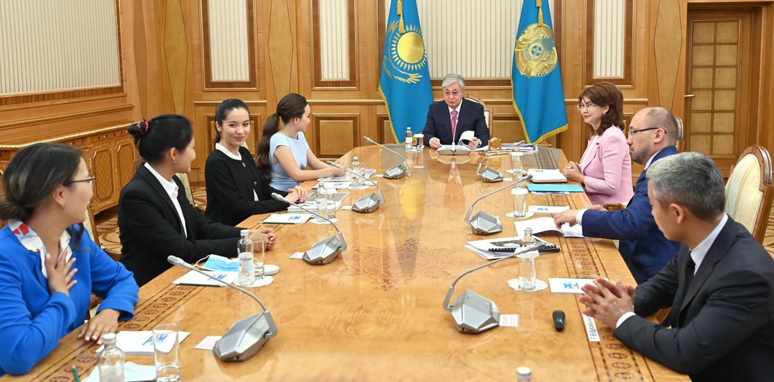 Касым-Жомарт Токаев встретился с членами национальной женской сборной Казахстана по шахматам