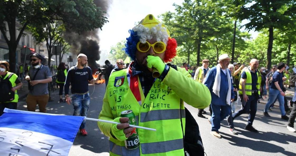 Десять тысяч человек вышли на акции "желтых жилетов" во Франции
