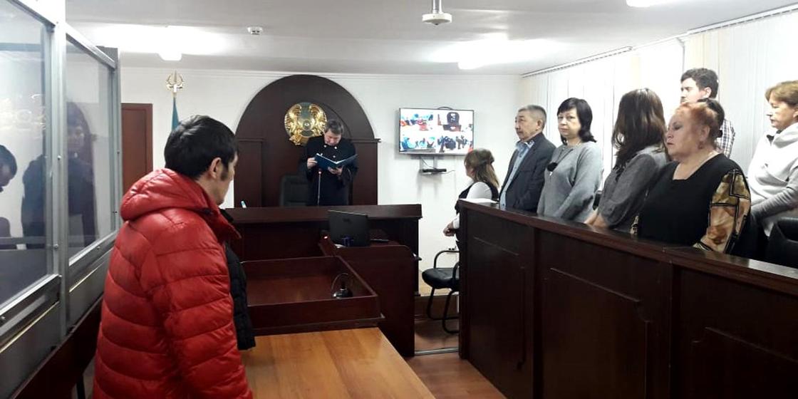 100 ударов палкой: одному из обвиняемых в убийстве вынесли приговор в Павлодаре