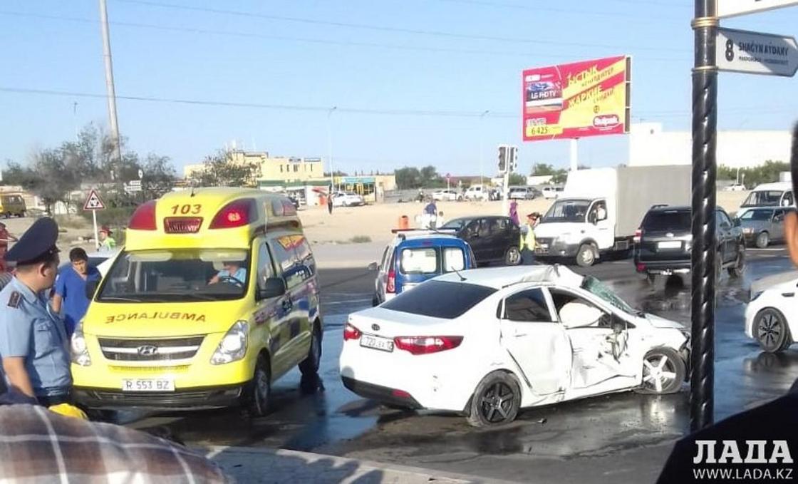 Пожарная машина перевернулась после аварии в Актау: пострадали 2 человека (фото, видео) Пожарная машина перевернулась после аварии в Актау: пострадали 2 человека (фото, видео)