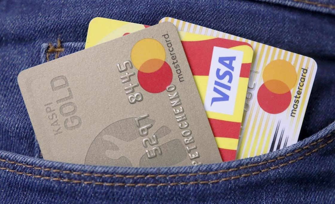 Рейтинг Нурфин: стоимость обслуживания дебетовых карт разных банков