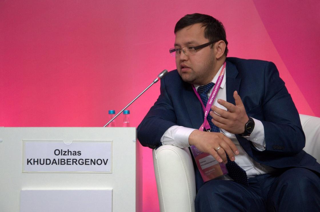 Олжас Худайбергенов освобожден от должности внештатного советника президента