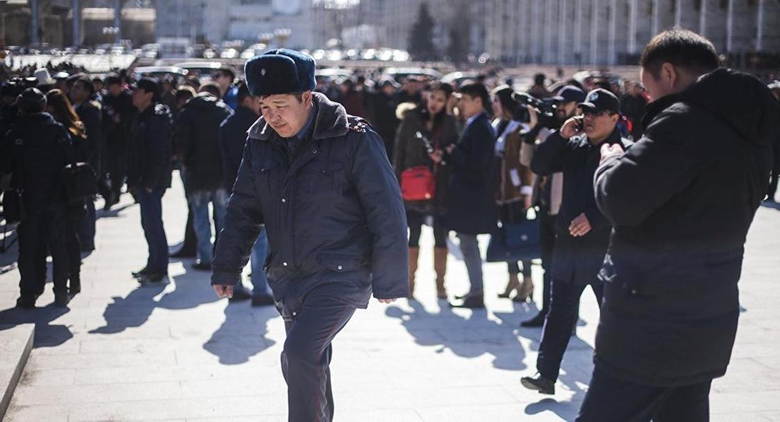 Общественность вынудила властей Киргизии снизить штрафы за плевки