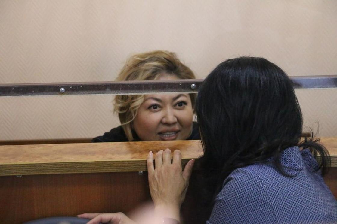 "Тюрьма глазами вице-министра": Суханбердиева написала книгу, сидя под арестом