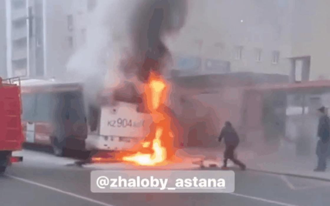 Автобус сгорел в Нур-Султане (видео)