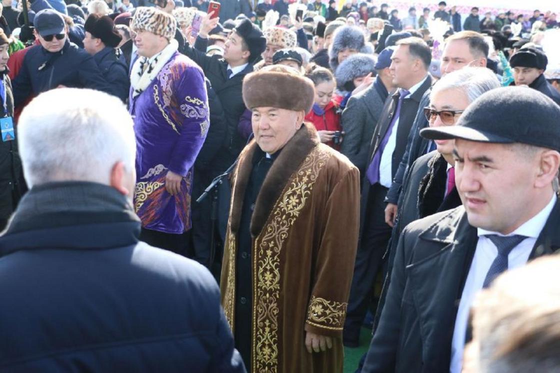 Появление Назарбаева и Токаева вызвало ажиотаж на праздновании Наурыза в Астане