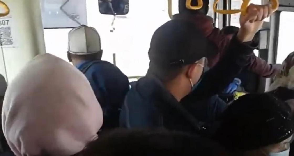 ТЖ кезінде Ақтөбеде автобус адамдарды лық толтырып алған (видео)
