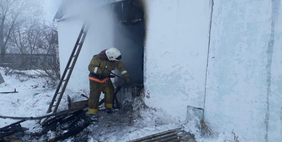 Двое детей погибли в пожаре в ВКО (фото)