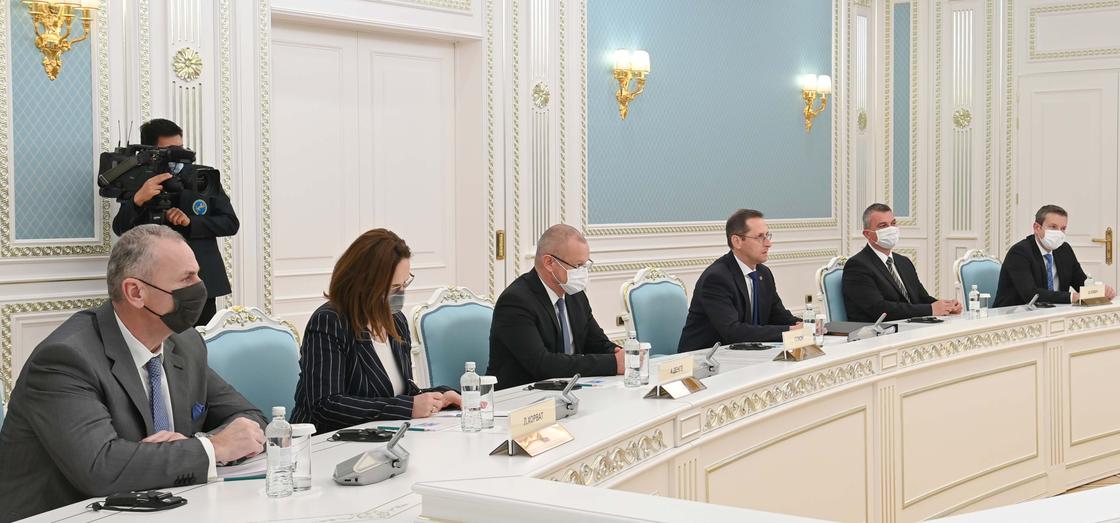 Венгерская делегация на встрече с Касым-Жомартом Токаевым