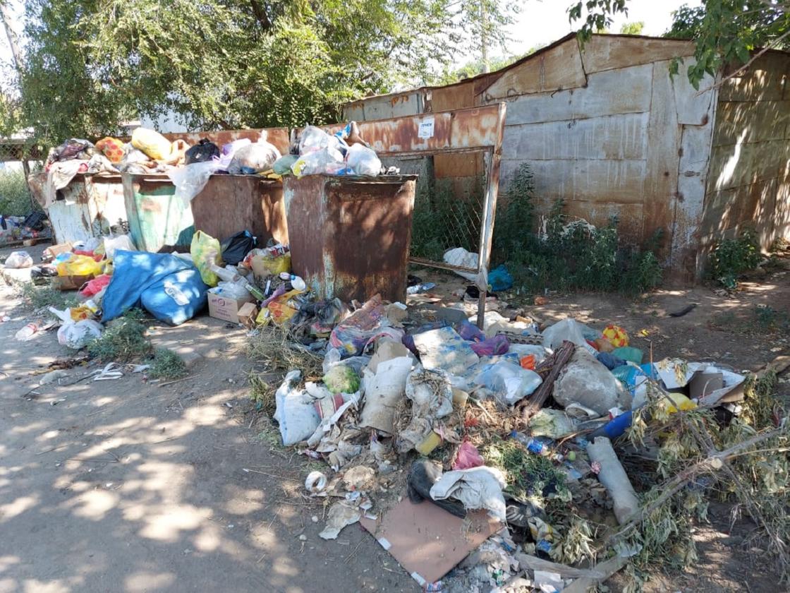 Уральск завален мусором из-за массового заражения рабочих коронавирусом