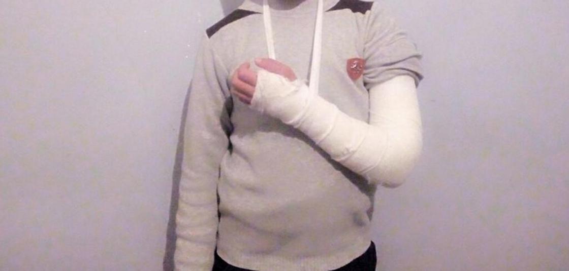 Учитель сломал руку ученику 5 класса в Узбекистане