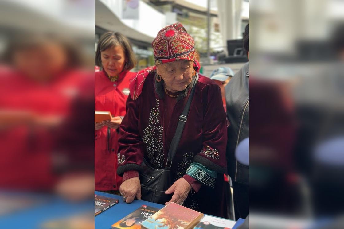 Ұлттық кітап күніне орай "Хабар" оқушыларға рухани қазына сыйлады Ұлттық кітап күніне орай "Хабар" оқушыларға рухани қазына сыйлады