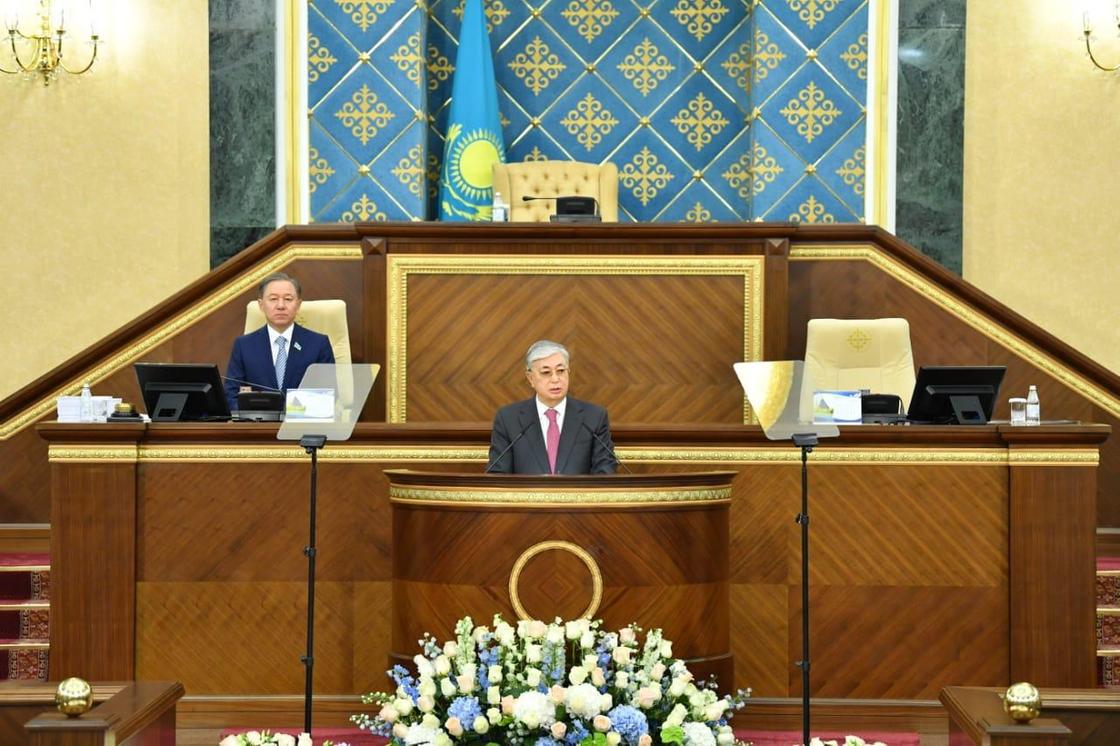 Токаев поручил разрешить мирные митинги в Казахстане