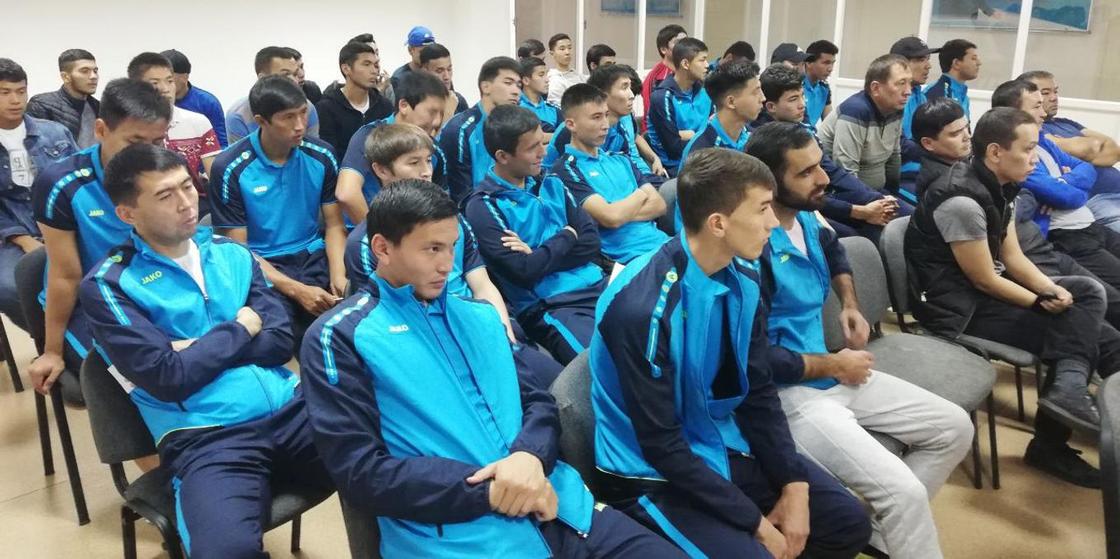 Шымкентские футболисты пожаловались на невыплату зарплаты