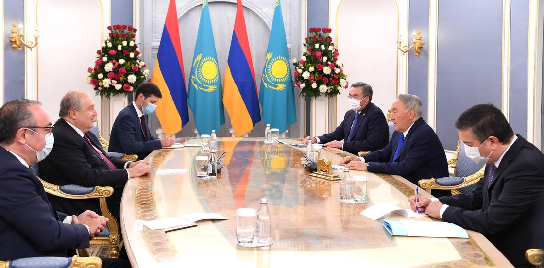 Нурсултан Назарбаев встретился с Арменом Саркисяном