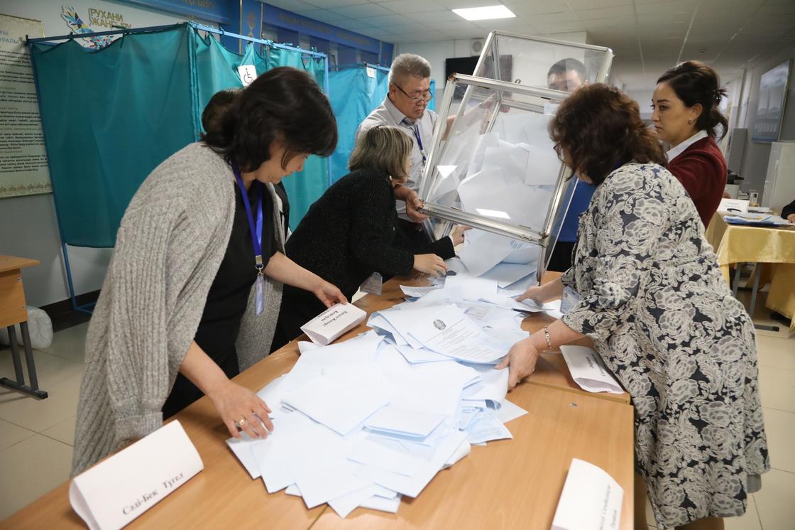 Голосование за нового президента завершено в 12 регионах Казахстана