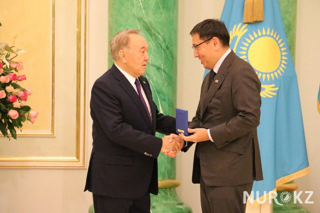 Досаев, Биртанов и Мырзахметов: Каких министров и акимов наградил Назарбаев к 16-му декабря