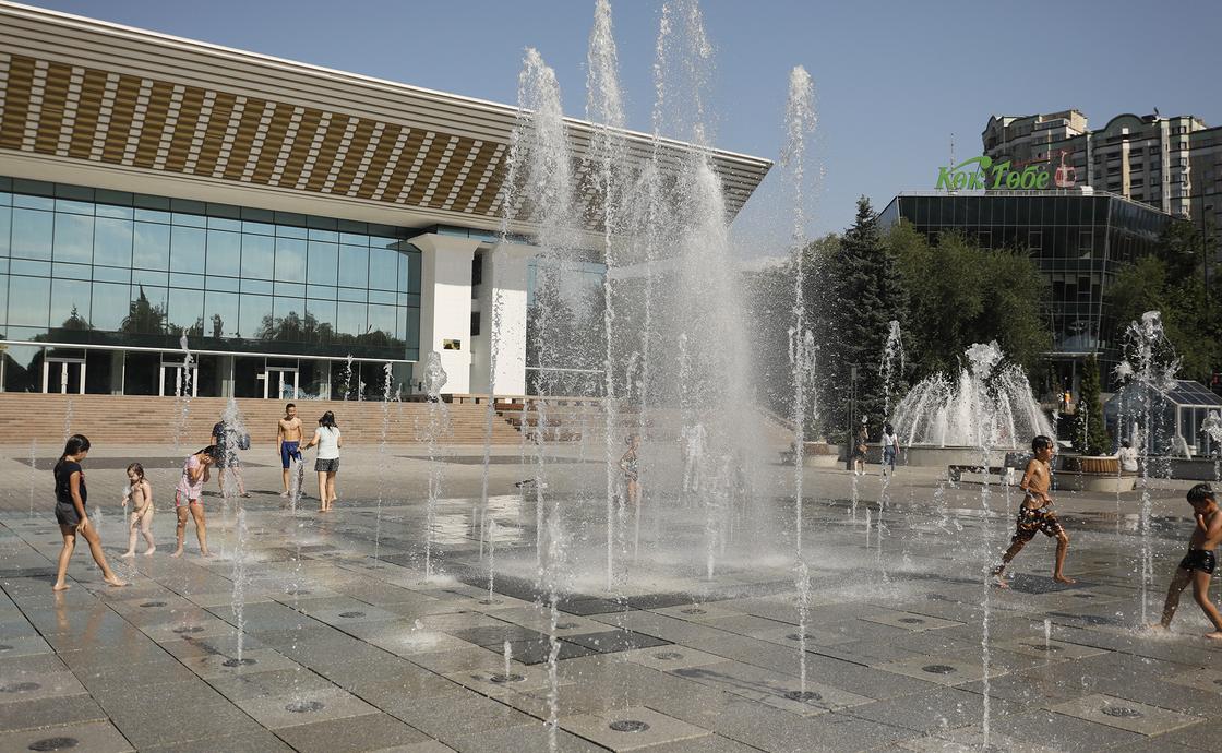 Изменчивую погоду в июне прогнозируют синоптики казахстанцам