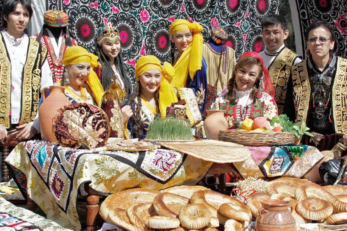 Где празднуют навруз. Навруз в Узбекистане. Праздник Навруз в Узбекистане традиции. Навруз байрам в Узбекистане. Навруз 2022 Узбекистан.