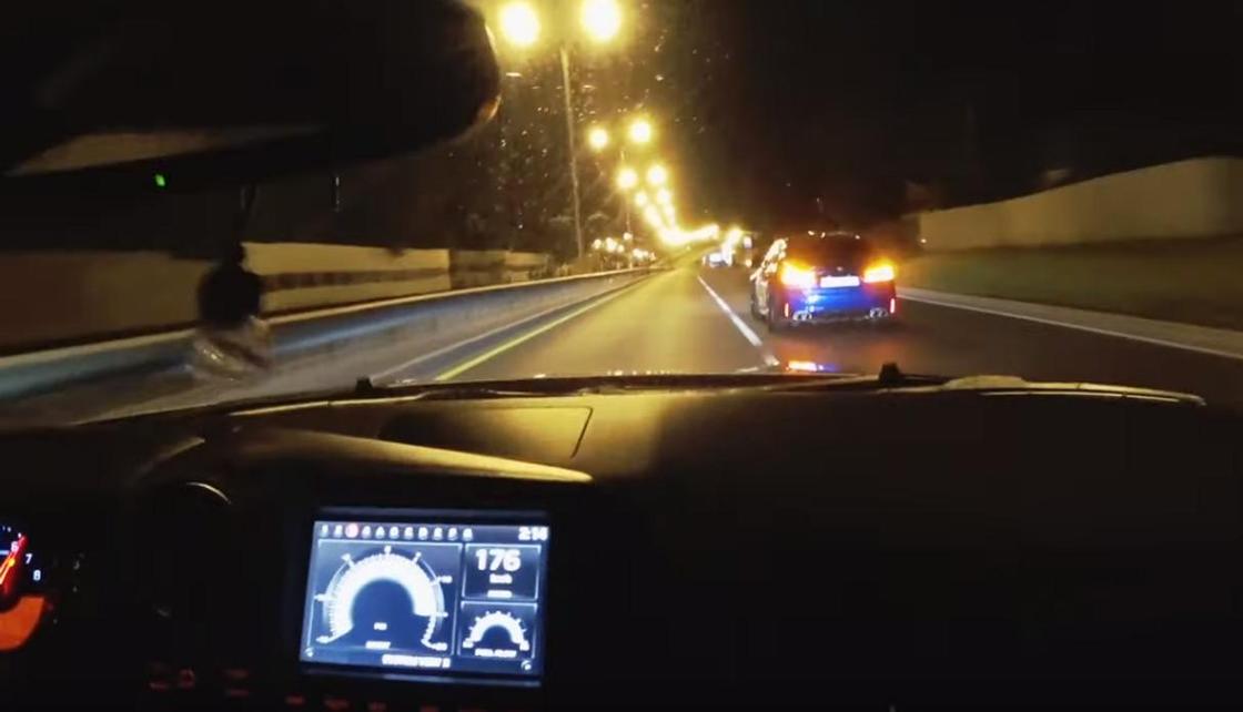 Ночные гонки на дорогих авто устроили в Алматы (видео)