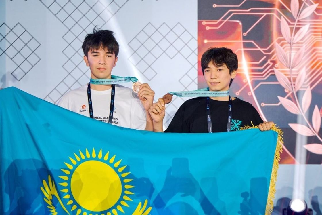Улугбек Османов и Жанибек Касымхан, бронзовые призеры IOAI 2026