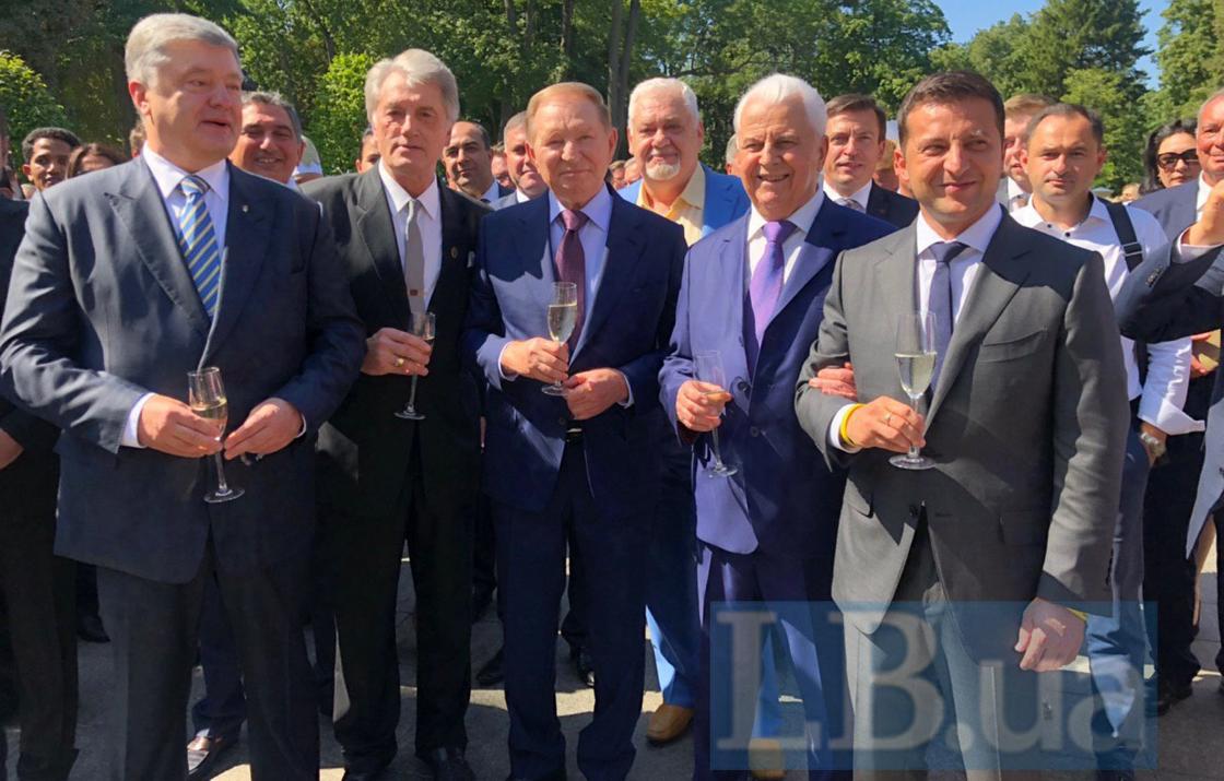 Пять президентов Украины впервые сфотографировались вместе
