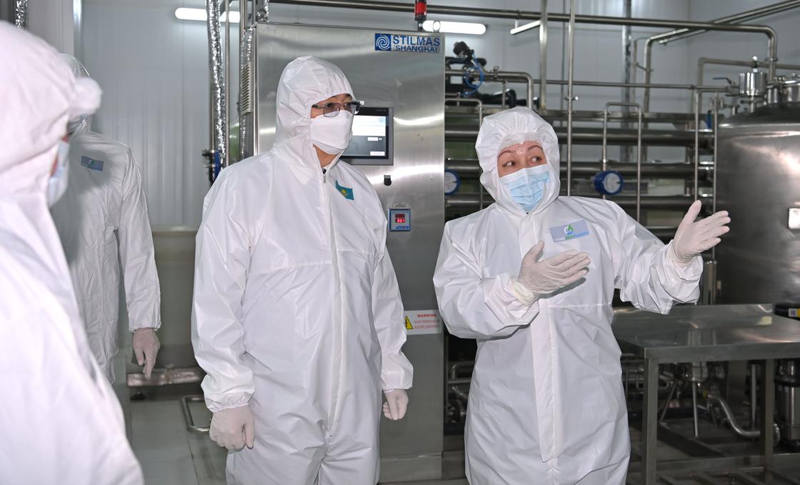 Касым-Жомарт Токаев посетил биофармацевтический завод иммунобиологических препаратов