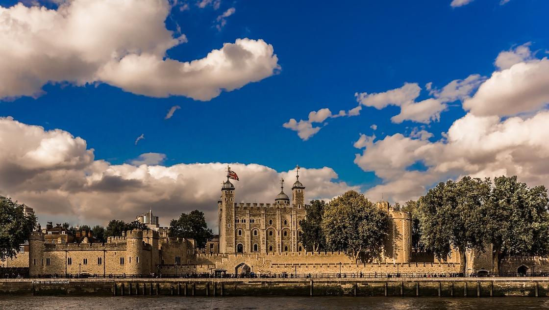 Вид на крепость Тауэр в Лондоне