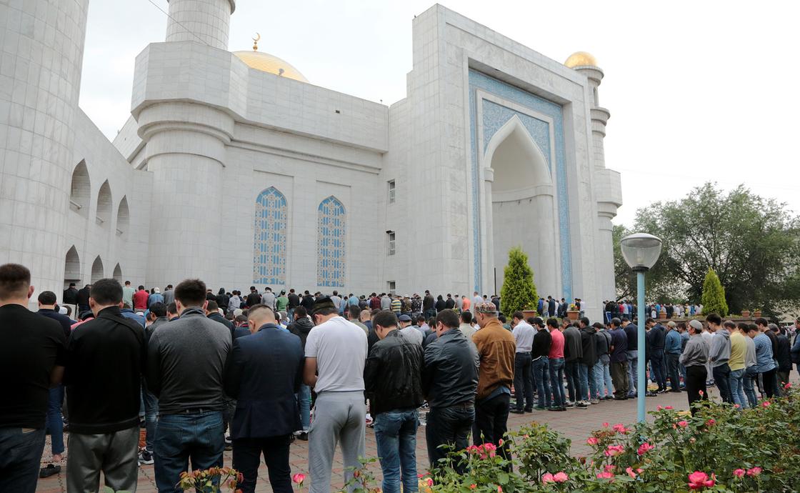 Мусульманам Казахстана рекомендовали не ходить мечеть из-за коронавируса