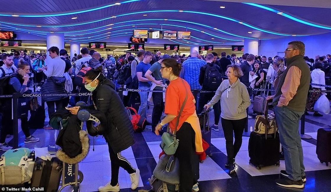 Огромные очереди образовались в аэропортах США из-за коронавируса