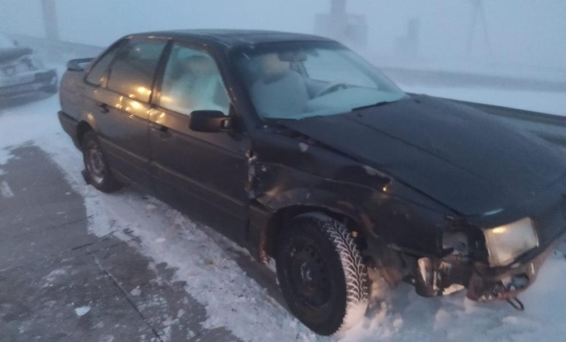 Автомобиль, поврежденный в аварии в Акмолинской области