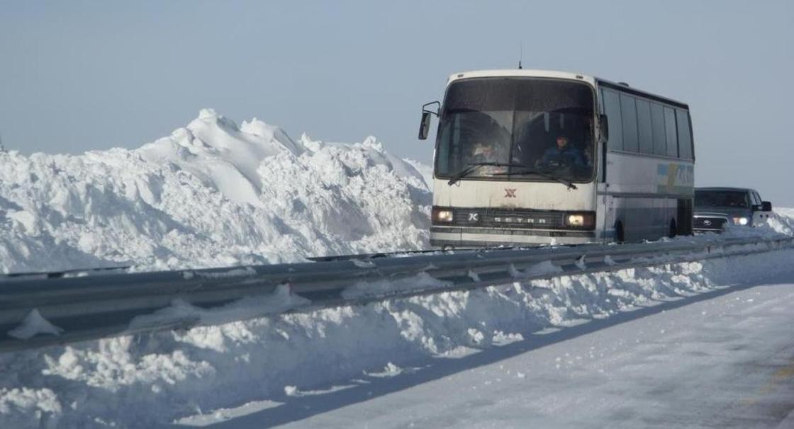 Дети едва не замерзли на трассе в Северо-Казахстанской области