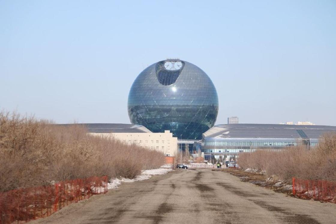 Назарбаев заложил камень самой большой в Казахстане Главной мечети Астаны
