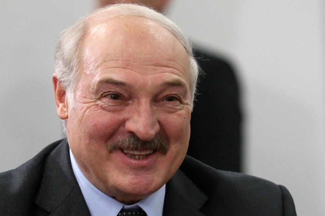 Лукашенко объяснился за слова о неготовности женщин к президентству