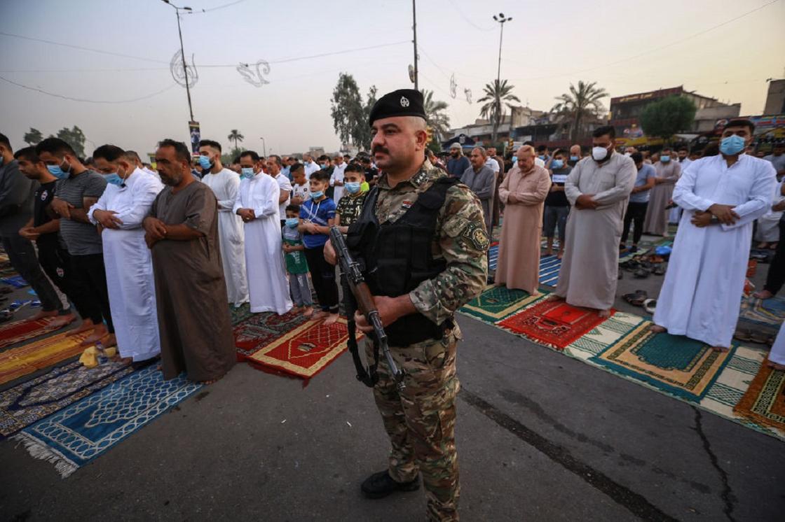 Намаз в честь Ид аль-Фитр в Багдаде, Ирак