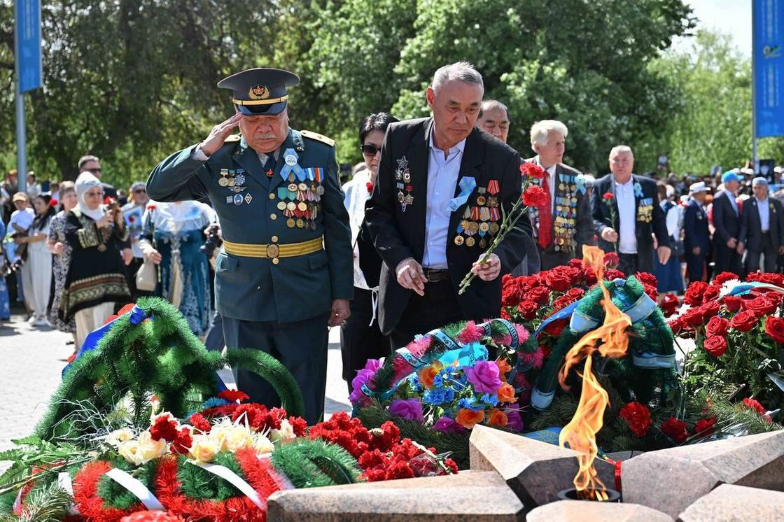 Возложение цветов Возложение цветов