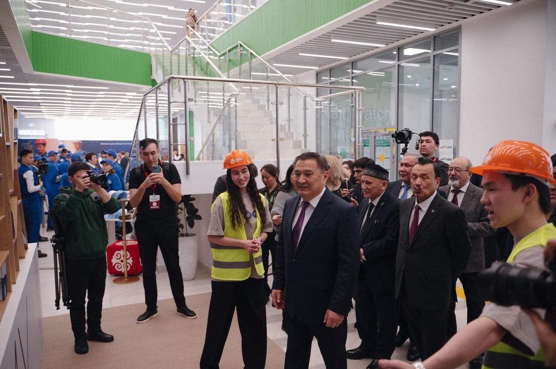 Марат Ахметжанов Марат Ахметжанов