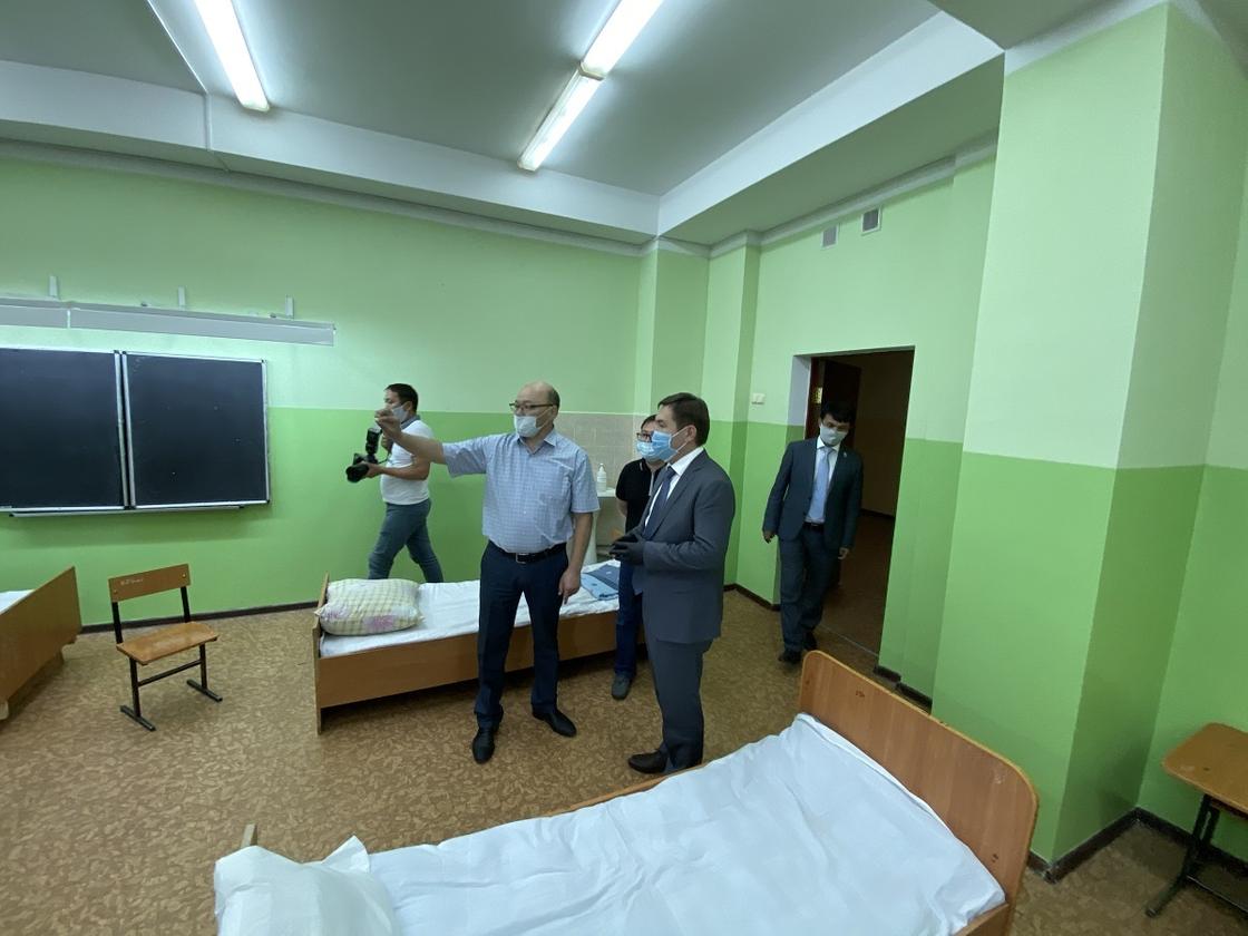 Аким Шымкента без предупреждения осмотрел работу больниц