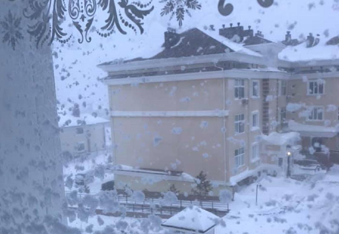 «Никогда такого не было»: астанчане жалуются на снег и власти Нур-Султана (фото, видео)
