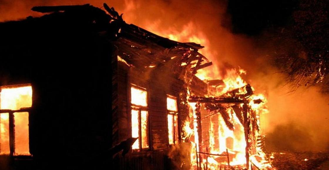 Женщина погибла при пожаре в бане в Атырау