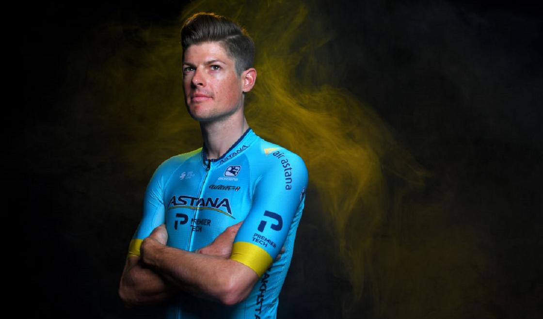 Велогонщика "Астаны" подозревают в связи с врачом, предоставлявшим допинг Армстронгу