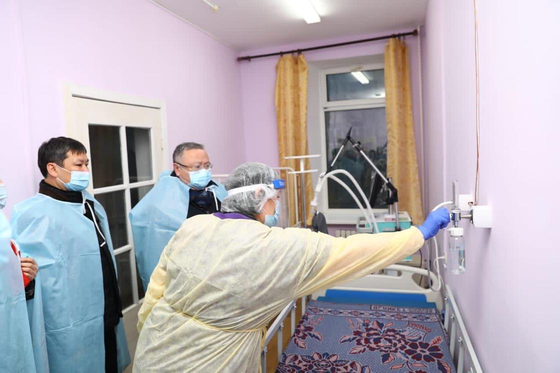 Аким Актюбинской области осмотрел больницы