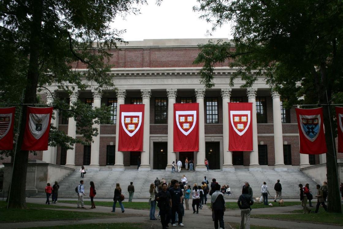 Здание библиотеки Гарварда