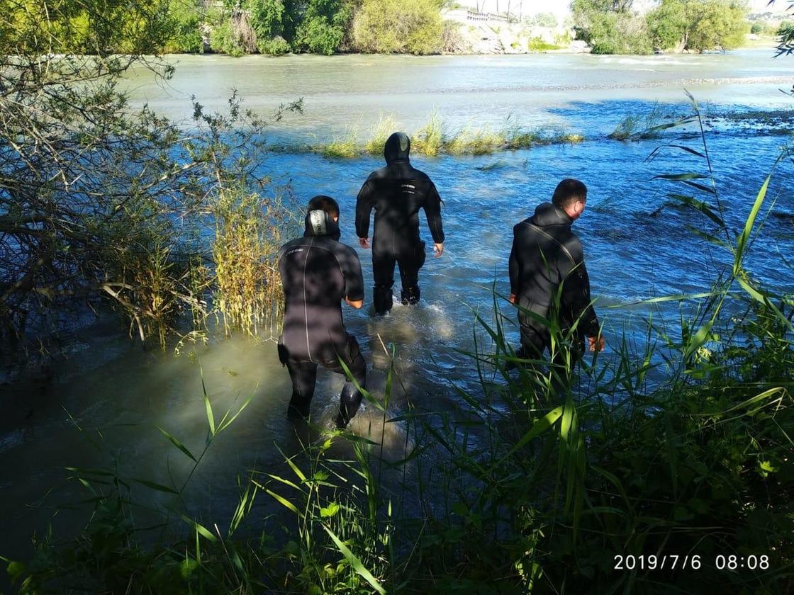 Упавшую в реку 14-летнюю девочку ищут в Алматинской области (фото, видео)