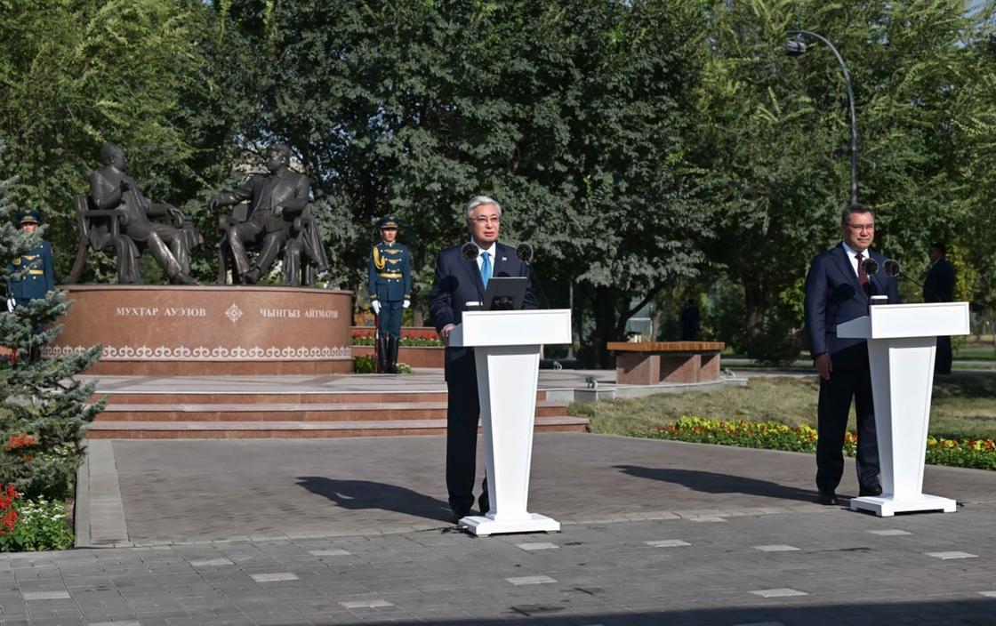 "Достықтың алтын көпірі" ескерткішінің ашылу рәсімі