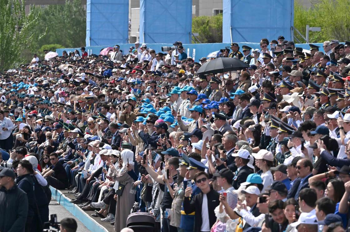 әскери парад көрермендері