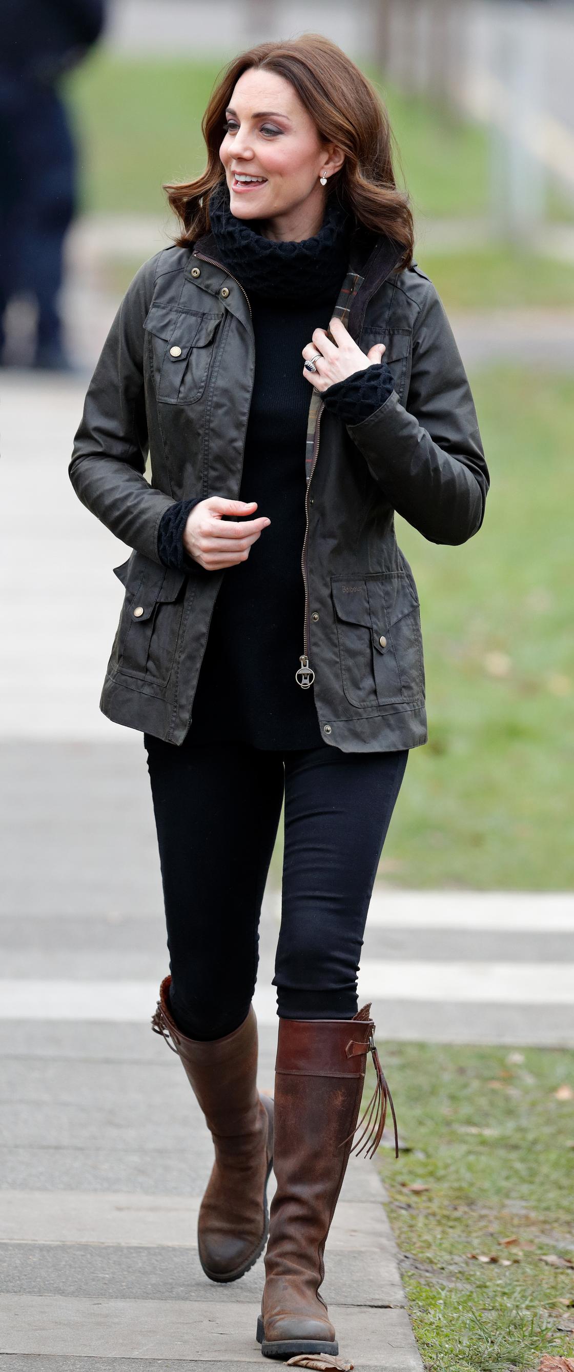 Кейт Миддлтон в знаменитых сапогах в 2017 году