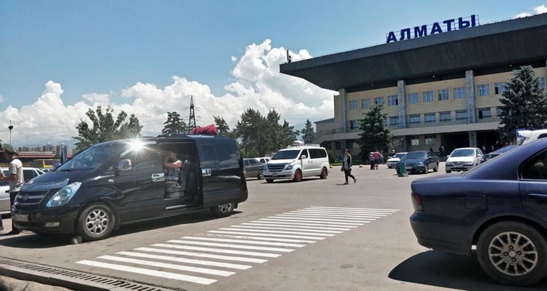 "Парковка новая, вокзал тот же": как живет алматинский Сайран (фото)