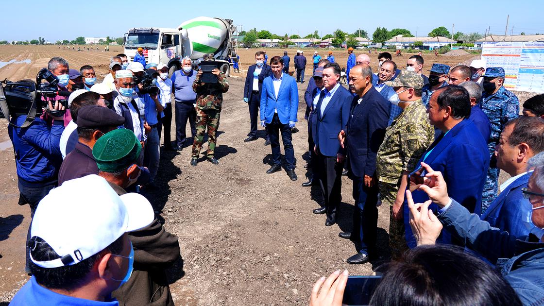 Премьеры Казахстана и Узбекистана встретились в Мактааральском районе Премьеры Казахстана и Узбекистана встретились в Мактааральском районе