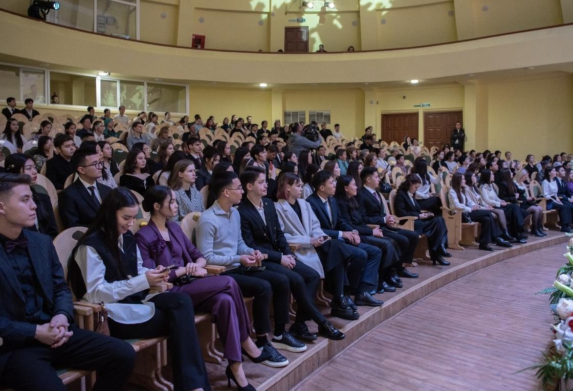 Церемония вручения студенческих стипендий Фонда Нурсултана Назарбаева